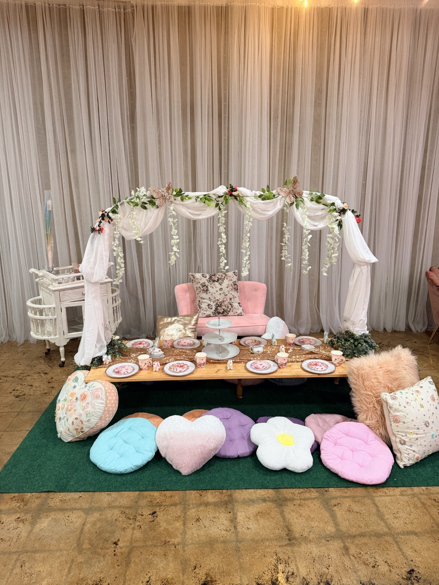 Floor Table & Setup